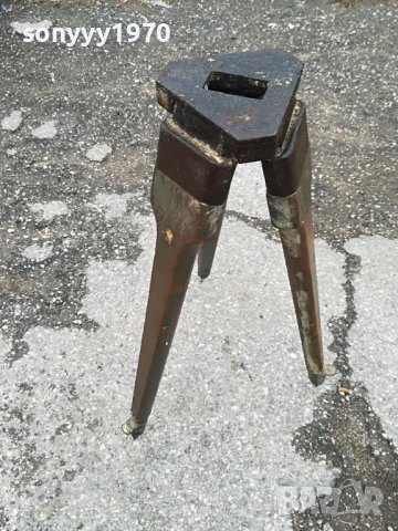 поръчана-стара тринога-дърво и метал 1701231835