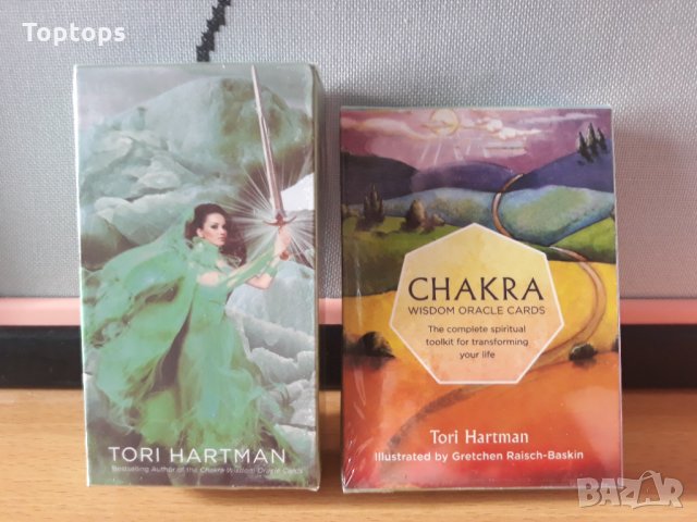 Комплект от 2 колоди таро и оракул карти Chakra Wisdom на Tori Hartman, снимка 1 - Карти за игра - 34296883