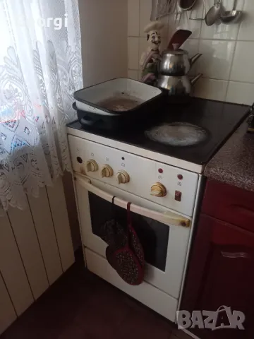 Печка с керамичен плот. Работещи 3 котлона плюс работеща фурна. Възможност за доставка в района на П, снимка 3 - Печки, фурни - 50337588