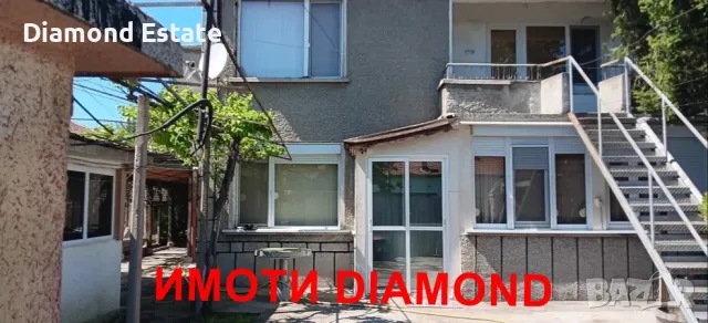 Двуетажна къща с гараж и локално отопление в град Гълъбово