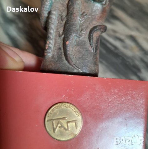 Продавам статуетка ръка с шишарка и животни, снимка 10 - Статуетки - 41346907