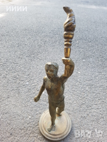 Масивна бронзова статуетка пластика
