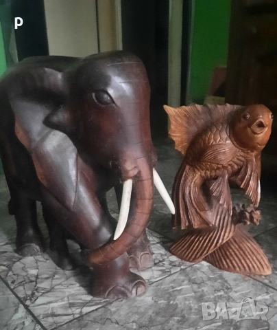 Слон и риба дърворезба