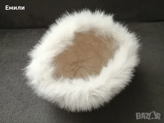 Дамска пухкава шапка в бял цвят, снимка 6 - Шапки - 48839268