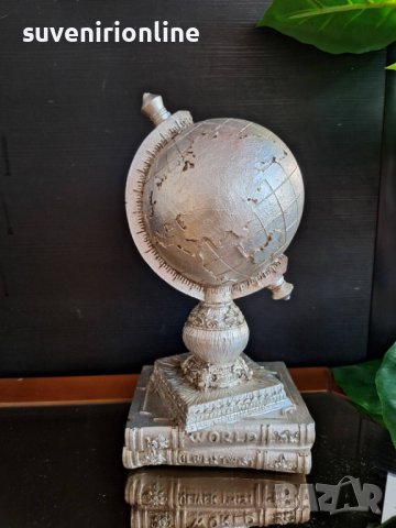 Сувенир глобус върху книги, снимка 2 - Арт сувенири - 41737907