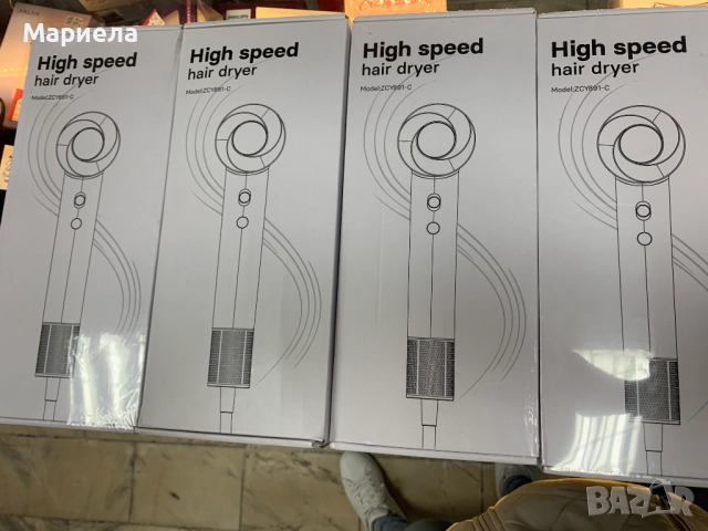 Професионален Сешоар с безчетков мотор / С термоконтрол и магнитна дюза