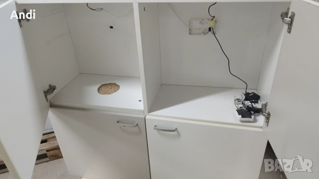 Шкаф за стена 4 врати бяло и сиво с лунички 100/100/35см, снимка 9 - Шкафове - 52979004