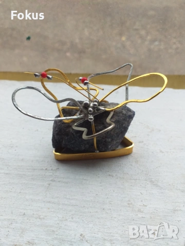 Пластика камък с подпис