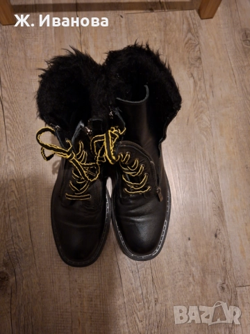 Продавам черни, кожени - италиански, дамски ботуши, номер 42
