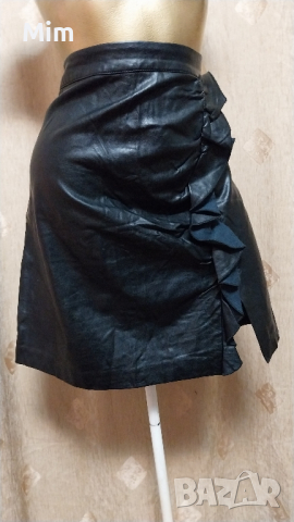 XL Черна кожена пола с къдри 