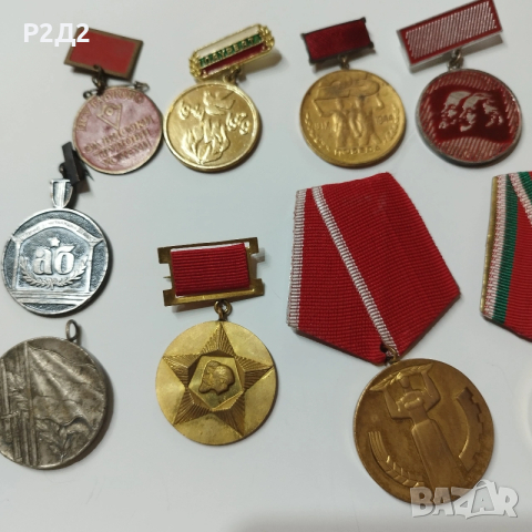 стари ордени и кутия плакети , снимка 3 - Антикварни и старинни предмети - 53305554