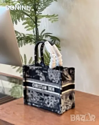 Christian Dior Дамска чанта, кожа, снимка 6 - Чанти - 56315727
