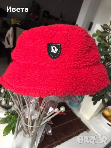 Дамска зимна шапка