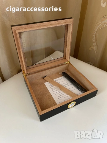 Хумидор за пури – кедрово дърво, хигрометър, стъклен капак, до 20 пури, снимка 3 - Табакери - 47351628