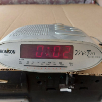 Радио часовник Thomson, снимка 1 - Радиокасетофони, транзистори - 36295700