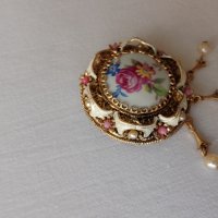  Дамска брошка перли и порцелан, снимка 9 - Антикварни и старинни предмети - 41376517