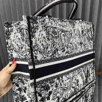 Нова дамска чанта DIOR TOTE бродерия, снимка 4 - Чанти - 26725179