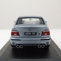 BMW M5 E39 2003 - мащаб 1:43 на Solido моделът е нов в PVC дисплей-кейс, снимка 6 - Колекции - 42718667