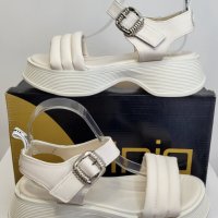 Дамски сандали на платформа в бежов цвят Модел: 1152 beige, снимка 2 - Сандали - 41142697
