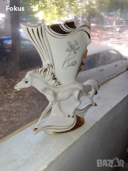 Красота от порцелан голяма ваза конче с позлата и маркировка, снимка 1