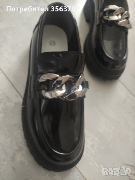 Дамски лачени лоуфъри , снимка 1