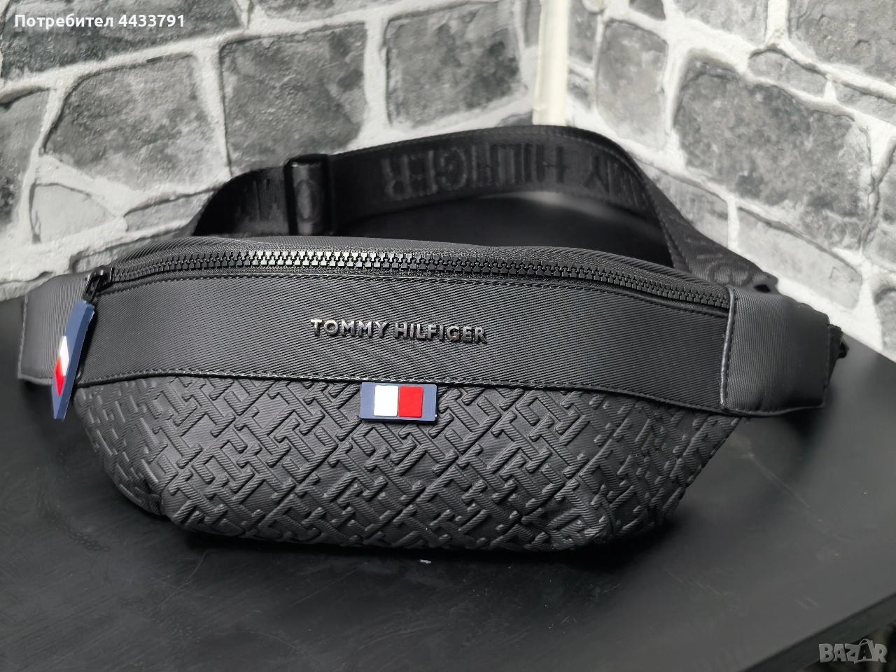 Tommy Hilfiger чанта тип банан , снимка 1