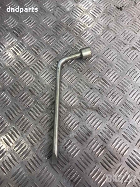 Ключ гуми Toyota RAV4,2004г., снимка 1