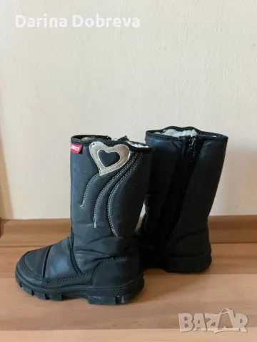 Детски ботушки 27 номер,но по-скоро отговарят на 28 номер