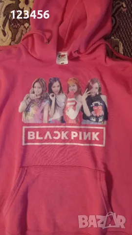 Худи на Black pink, розов суиътчър и бяла жилетка
