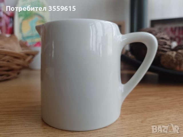 оригинална порцеланова каничка за мляко, от Англия, с печат, снимка 1