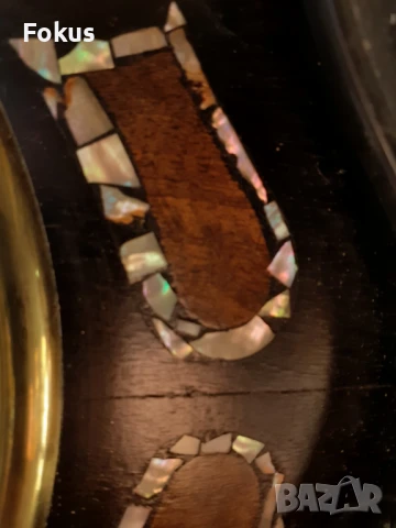 Страхотен антикварен стенен часовник с интарзии от седеф, снимка 3 - Антикварни и старинни предмети - 50919175