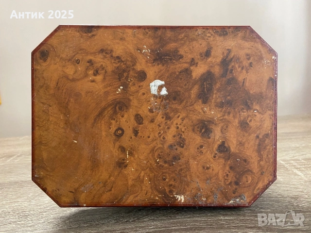 Винтажна алуминиева статуетка „Рибар с въдица“, върху червена основа, снимка 5 - Антикварни и старинни предмети - 53231239