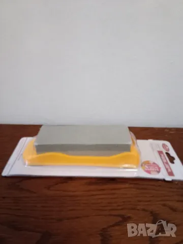 Домашно точило за ножове, ножици и други ,двустранно,със стойка.