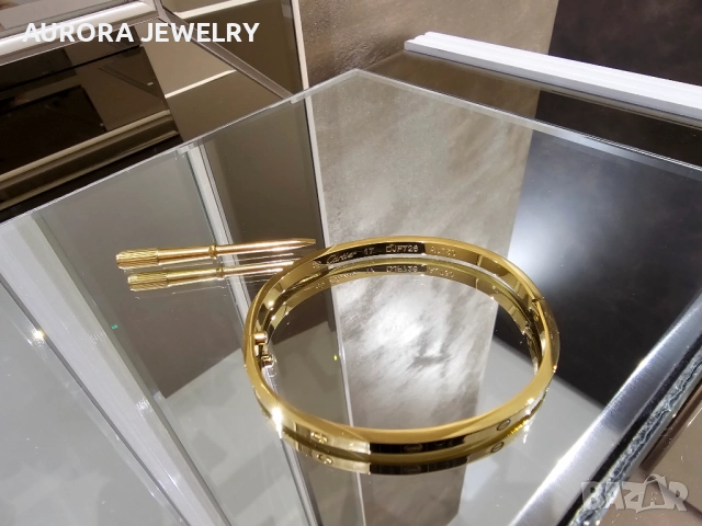 CARTIER Gold Love Classic Small Model Гривна с Отверка, снимка 4 - Гривни - 52830576