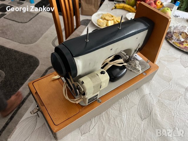Немска шевна машина, снимка 2 - Антикварни и старинни предмети - 41778691