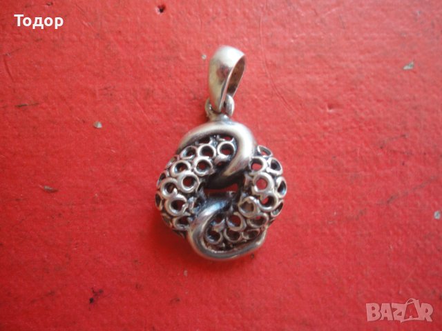 Невероятен сребърен медальон висулка 925 , снимка 2 - Колиета, медальони, синджири - 42208828