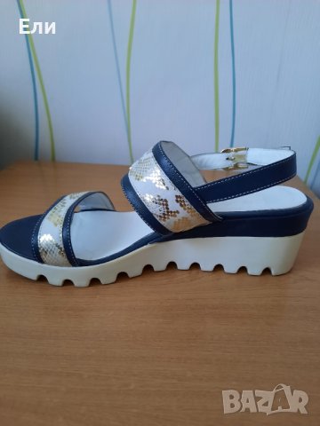 Дамски сандали в бяло и синьо, със златни декорации, снимка 3 - Сандали - 41686618