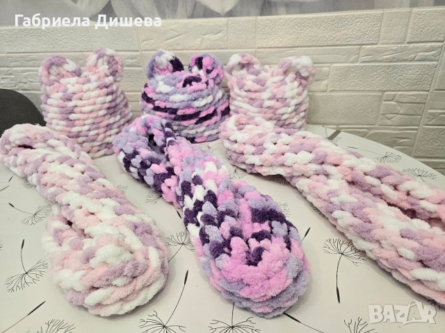 Ръчно плетени одеалца, шапки и шалове., снимка 14 - Спално бельо и завивки - 51197295