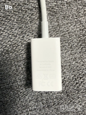 Apple Lightning към SD Card адаптер – оригинален, снимка 2 - Кабели и адаптери - 53462850