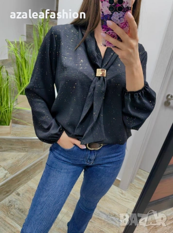 Блуза с бляскави частички в черно