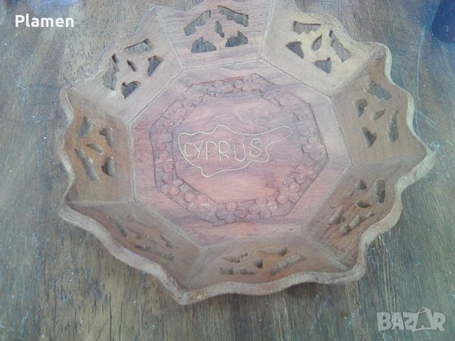 Дървена фруктиера сувенир от остров Кипър с интарзия месинг, снимка 1