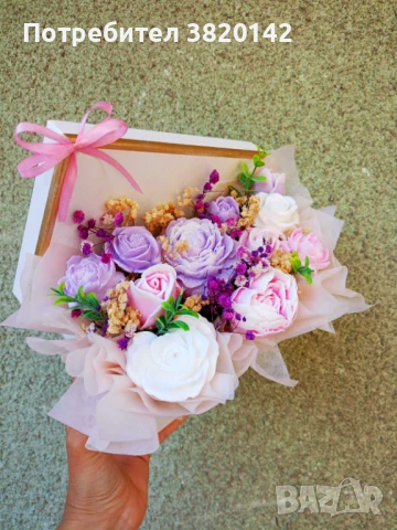 Подаръчна кутия с глицеринови цветя 