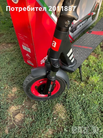 Електрическа тротинетка Aprilia eSR2 перфектно състояние, снимка 6 - Скейтборд, ховърборд, уейвборд - 51211427