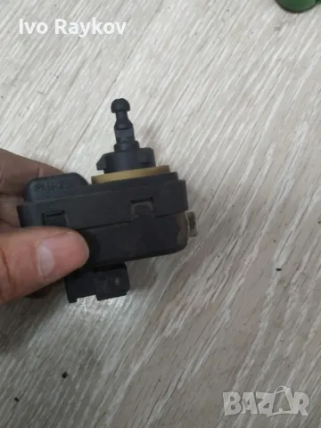 Моторче ,регулиране на фарове за Toyota YARIS 2008 , 89036766, снимка 2 - Части - 48404193