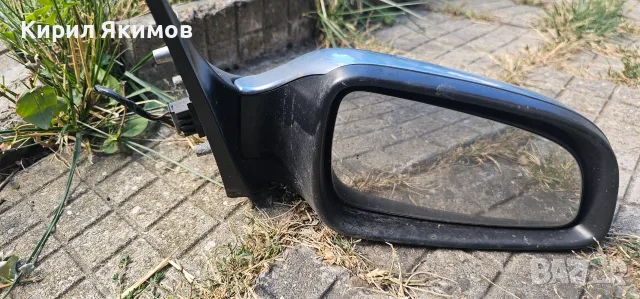 Продавам дясно електрическо огледало  за Опел Астра Н