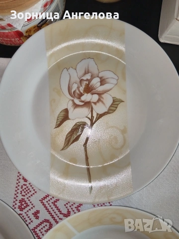 Баварски порцелан Art of Luxury Ware, по-конкретно от серията Color Fantasy