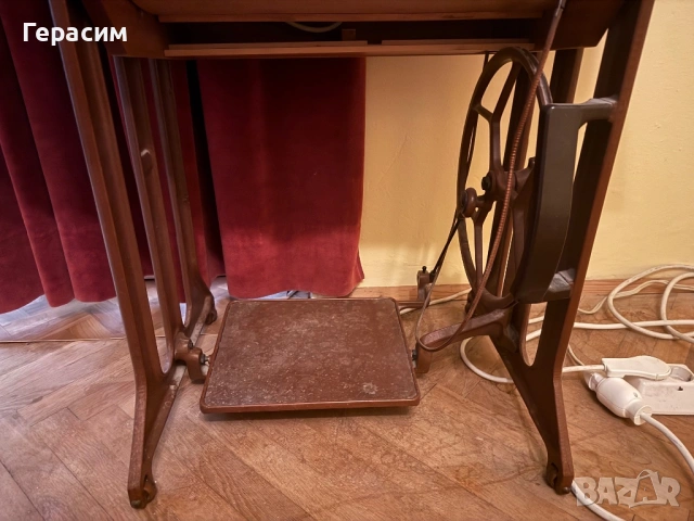 Шевна машина с педал тип маса