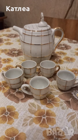 Порцеланова каничка буре с чаши