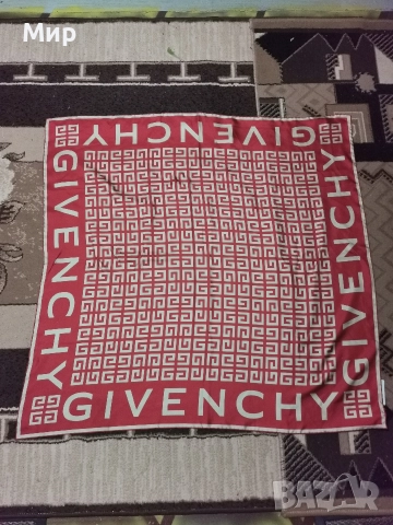 Копринен шал от Givenchy 