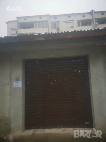 Собственик дава под наем тухлен масивем гараж с ток 25кв.м. Осветление с 4 броя LED пури.  В. Търнов